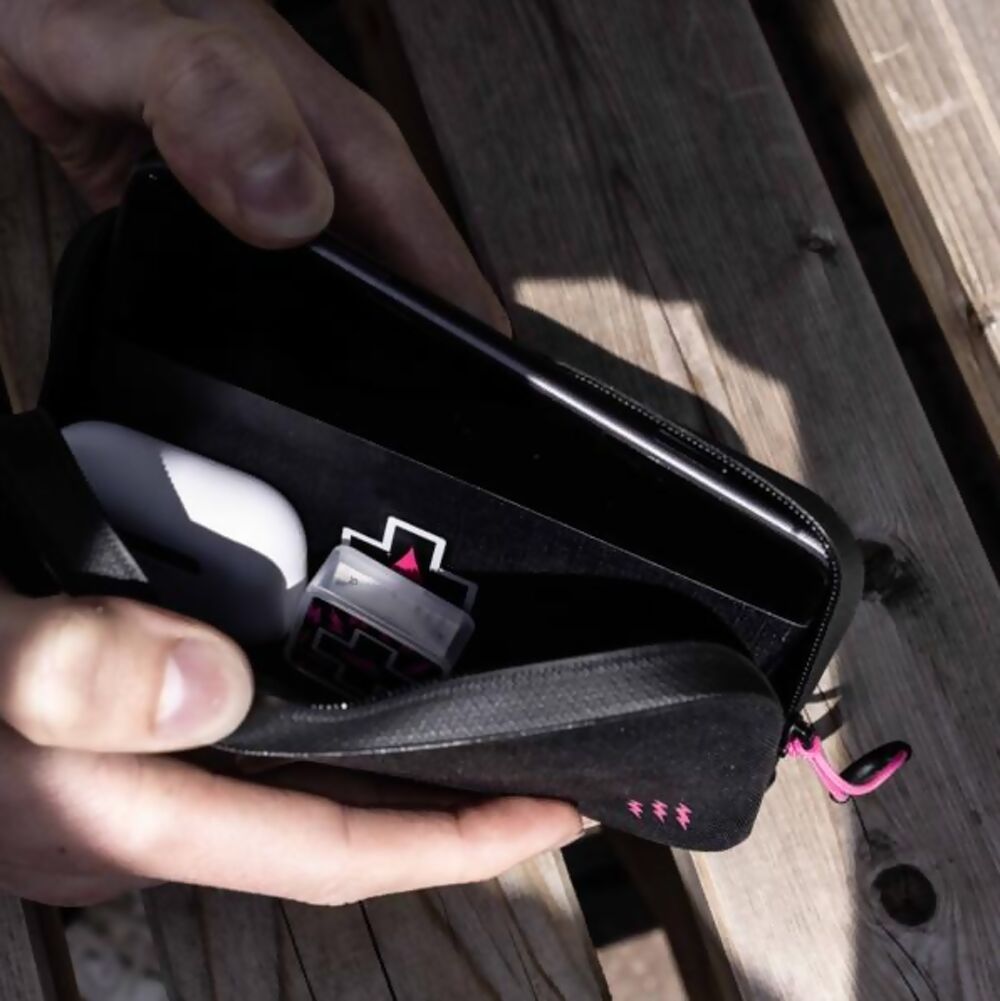 Waterproof-Essential-Case-3.jpg